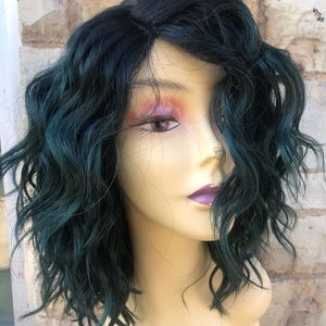 Green wavy wig